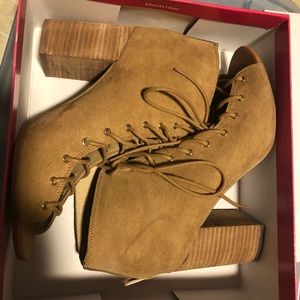 Chinese Laundry sandals